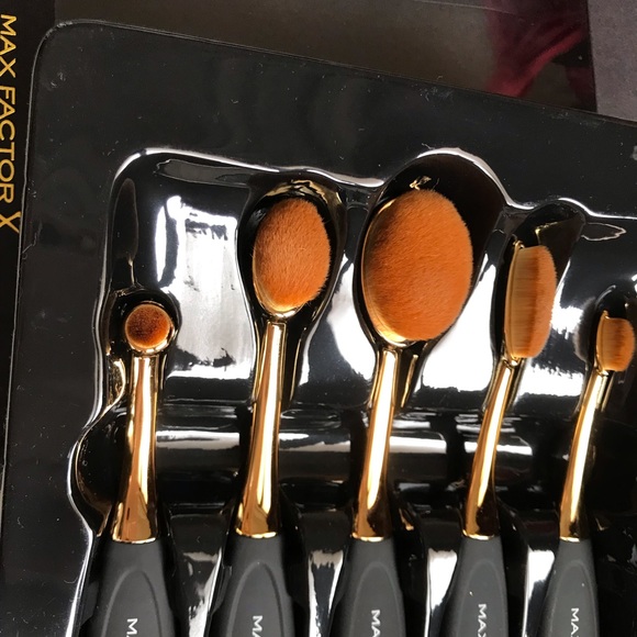 New Max Factor Makeup Brush set on amazing offer!✨ - Picture 4 of 15